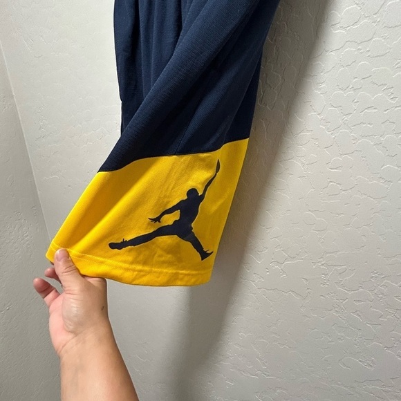 Nike jumpman university of Michigan shorts - Picture 3 of 5
